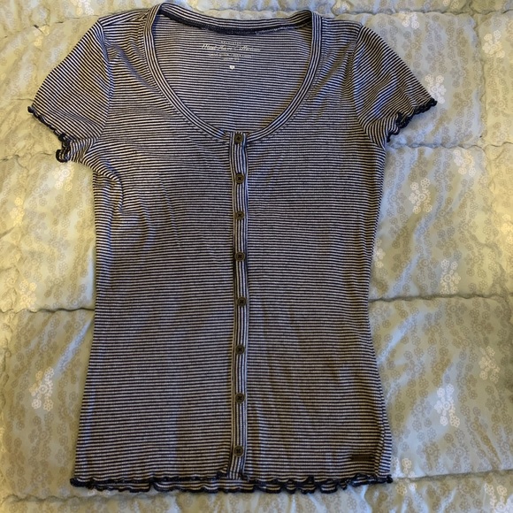 2 Hollister Tops - Picture 3 of 5